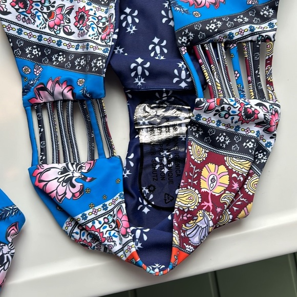 Halter style 2 pc bikini, reversible, women size M. NWOT - Picture 8 of 14